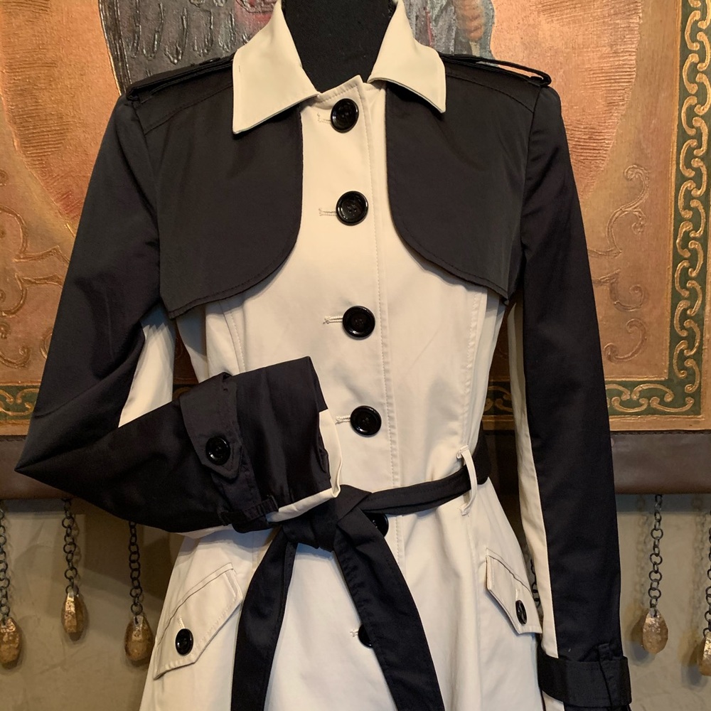Trench coat by Bebe - Picture 4 of 16